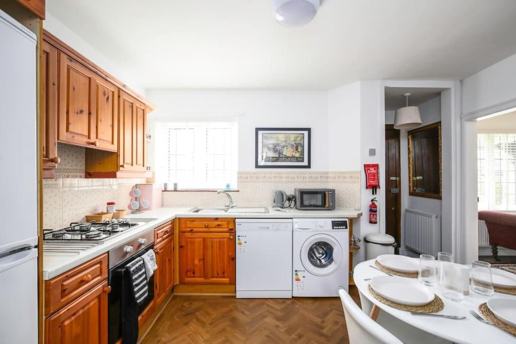 Duke Of York Cottage, Port Sunlight - Stanley-Stays Уиръл Екстериор снимка